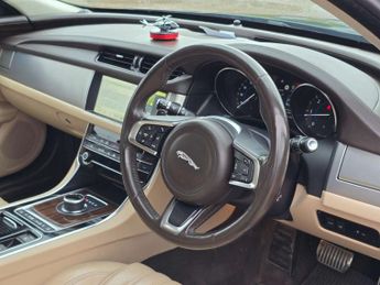 Jaguar XF 2.0d Portfolio Saloon 4dr Diesel Auto Euro 6 (s/s) (163 ps)