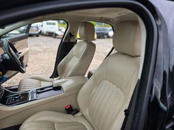 Jaguar XF 2.0d Portfolio Saloon 4dr Diesel Auto Euro 6 (s/s) (163 ps)