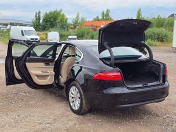 Jaguar XF 2.0d Portfolio Saloon 4dr Diesel Auto Euro 6 (s/s) (163 ps)