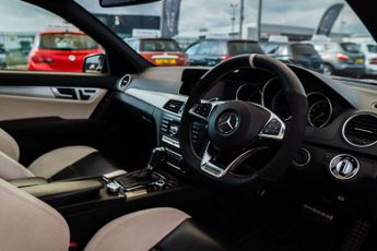 MERCEDES-BENZ C-CLASS 6.2 C63 AMG Auto 4dr