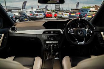 MERCEDES-BENZ C-CLASS 6.2 C63 AMG Auto 4dr