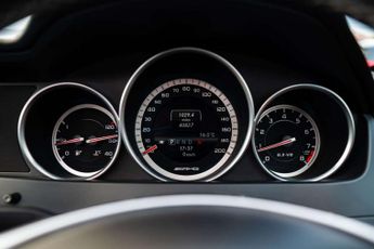 MERCEDES-BENZ C-CLASS 6.2 C63 AMG Auto 4dr
