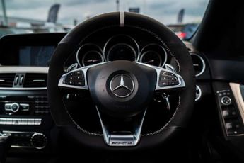 MERCEDES-BENZ C-CLASS 6.2 C63 AMG Auto 4dr