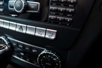 MERCEDES-BENZ C-CLASS 6.2 C63 AMG Auto 4dr