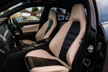 MERCEDES-BENZ C-CLASS 6.2 C63 AMG Auto 4dr