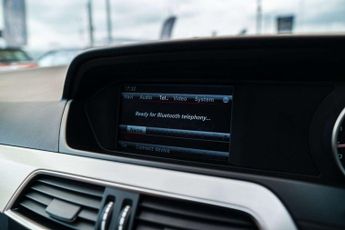 MERCEDES-BENZ C-CLASS 6.2 C63 AMG Auto 4dr