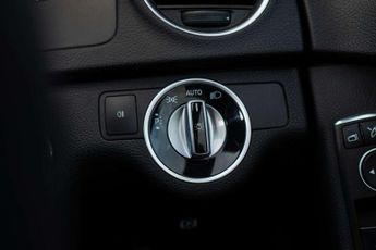 MERCEDES-BENZ C-CLASS 6.2 C63 AMG Auto 4dr