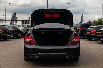 MERCEDES-BENZ C-CLASS 6.2 C63 AMG Auto 4dr