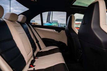 MERCEDES-BENZ C-CLASS 6.2 C63 AMG Auto 4dr