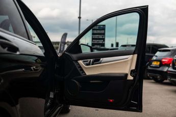 MERCEDES-BENZ C-CLASS 6.2 C63 AMG Auto 4dr