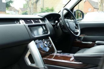 Land Rover RANGE ROVER 3.0 Range Rover Vogue TDV6 Auto 4WD 5dr