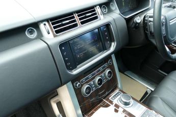 Land Rover RANGE ROVER 3.0 Range Rover Vogue TDV6 Auto 4WD 5dr