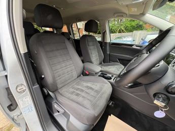 Volkswagen TOURAN 1.5 Touran SEL TSi Semi-Auto 5dr