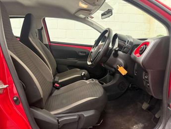 Toyota AYGO 1.0 VVT-i x-play x-shift Euro 6 5dr