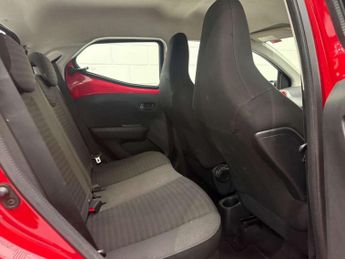 Toyota AYGO 1.0 VVT-i x-play x-shift Euro 6 5dr