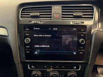 VOLKSWAGEN GOLF e-Golf 5dr