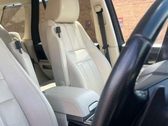 Land Rover RANGE ROVER SPORT 3.0 Range Rover Sport HSE Black SDV6 Auto 4WD 5dr
