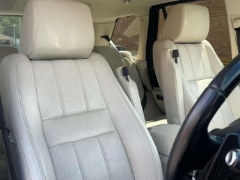Land Rover RANGE ROVER SPORT 3.0 Range Rover Sport HSE Black SDV6 Auto 4WD 5dr