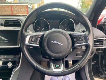 Jaguar XE 2.0d R-Sport Saloon 4dr Diesel Auto Euro 6 (s/s) (180 ps)