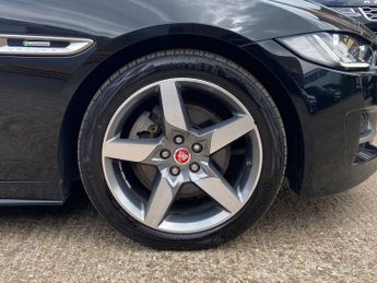 Jaguar XE 2.0d R-Sport Saloon 4dr Diesel Auto Euro 6 (s/s) (180 ps)