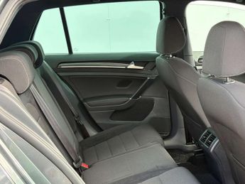 Volkswagen Golf 2.0 Golf R TSi 4Motion Semi-Auto 4WD 5dr