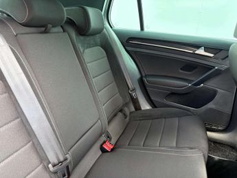 Volkswagen Golf 2.0 Golf R TSi 4Motion Semi-Auto 4WD 5dr