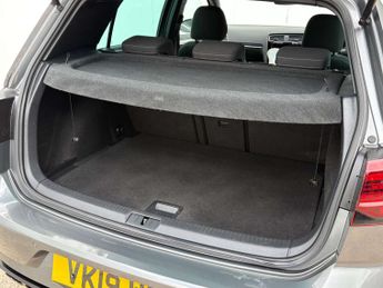Volkswagen Golf 2.0 Golf R TSi 4Motion Semi-Auto 4WD 5dr