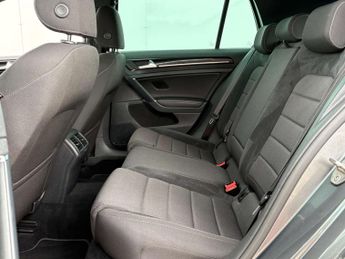 Volkswagen Golf 2.0 Golf R TSi 4Motion Semi-Auto 4WD 5dr