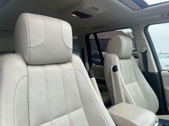 Land Rover RANGE ROVER 4.4 Range Rover Vogue SE TDV8 Auto 4WD 5dr