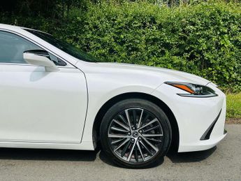 LEXUS ES 2.5 ES 300H CVT 4dr