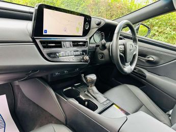 LEXUS ES 2.5 ES 300H CVT 4dr