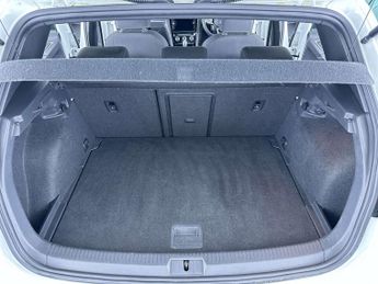 VOLKSWAGEN GOLF 2.0 Golf R-Line TDI BlueMotion Technology Semi-Auto 5dr