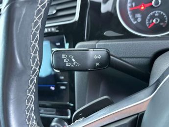 VOLKSWAGEN GOLF 2.0 Golf R-Line TDI BlueMotion Technology Semi-Auto 5dr