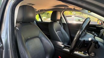 JAGUAR XE 2.0d Portfolio Saloon 4dr Diesel Auto Euro 6 (s/s) (180 ps)
