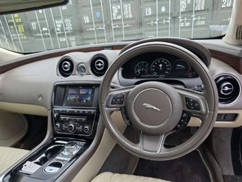 Jaguar XJ 3.0d V6 Portfolio Saloon 4dr Diesel Auto Euro 6 (s/s) (300 ps)