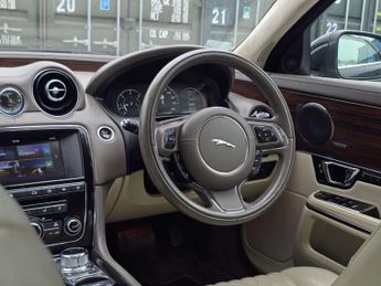 Jaguar XJ 3.0d V6 Portfolio Saloon 4dr Diesel Auto Euro 6 (s/s) (300 ps)
