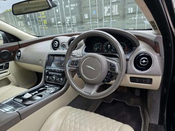 Jaguar XJ 3.0d V6 Portfolio Saloon 4dr Diesel Auto Euro 6 (s/s) (300 ps)