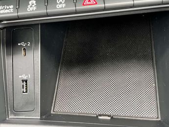 AUDI Q3 1.5 Q3 S Line 35 TFSI Semi-Auto 5dr
