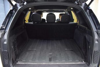 Land Rover Discovery 3.0 Discovery HSE D MHEV Auto 4WD