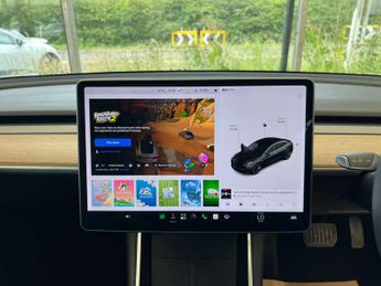 TESLA MODEL 3 Model 3 Standard Range + 4dr