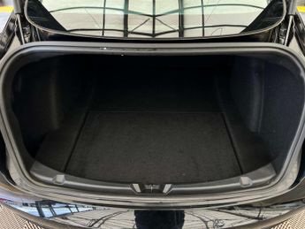 TESLA MODEL 3 Model 3 Standard Range + 4dr