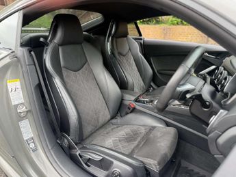 AUDI TT 2.0 TT Black Edition 40 TFSI Semi-Auto 3dr