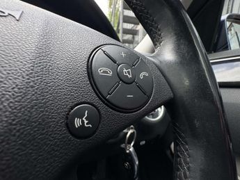 MERCEDES-BENZ E-CLASS 2.1 E250 BlueEfficiency AvantGarde CDi Auto 4dr