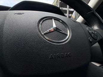MERCEDES-BENZ E-CLASS 2.1 E250 BlueEfficiency AvantGarde CDi Auto 4dr
