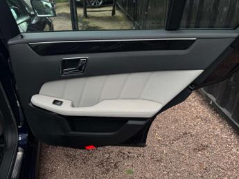 MERCEDES-BENZ E-CLASS 2.1 E250 BlueEfficiency AvantGarde CDi Auto 4dr