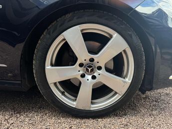 MERCEDES-BENZ E-CLASS 2.1 E250 BlueEfficiency AvantGarde CDi Auto 4dr