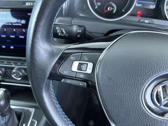 VOLKSWAGEN GOLF e-Golf 5dr