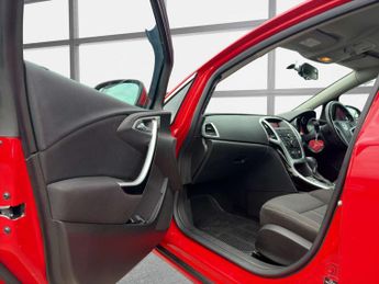 Vauxhall Astra 2.0 CDTi SRi Hatchback 5dr Diesel Auto Euro 5 (165 ps)