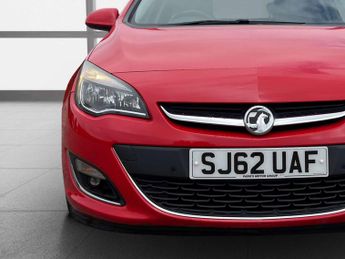 Vauxhall Astra 2.0 CDTi SRi Hatchback 5dr Diesel Auto Euro 5 (165 ps)