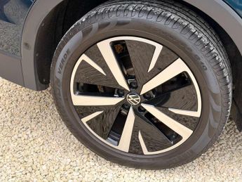 VOLKSWAGEN TIGUAN 1.5 eTSI MHEV Elegance SUV 5dr Petrol Hybrid DSG Euro 6 (s/s) (1